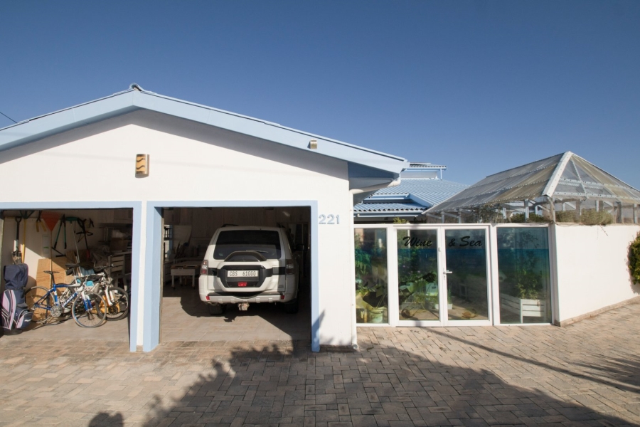 4 Bedroom Property for Sale in Outeniqua Strand Western Cape